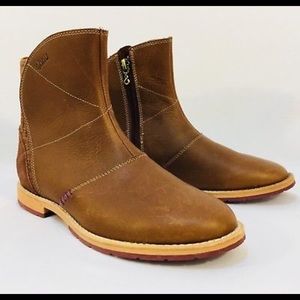 Ahnu Helena ankle boot